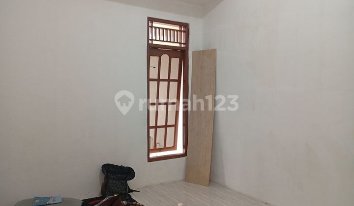 Rumah Strategis 14 Menit ke Summarecon Mall Bekasi Hadap Timur J39239 2