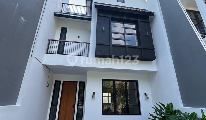 Rumah 2 Lt Strategis Siap Huni dekat  AEON Mall Tanjung Barat J-34864