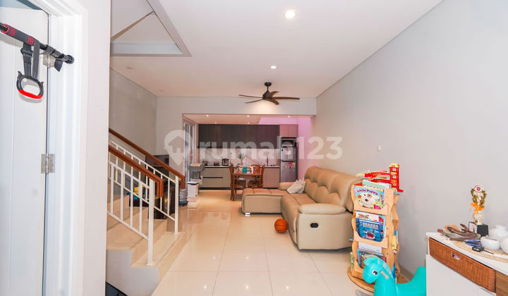 Strategic House 10 Minutes to Hermina Ciputat Hospital LB 137 Ready for KPR J32830 2