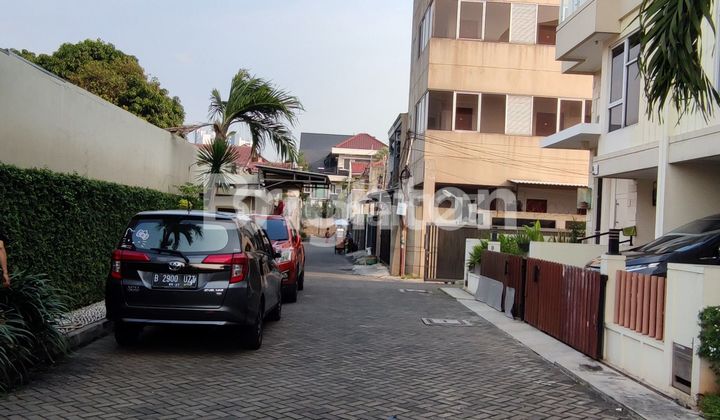 3-STORY MINIMALIST TOWNHOUSE WEST JAKARTA 2