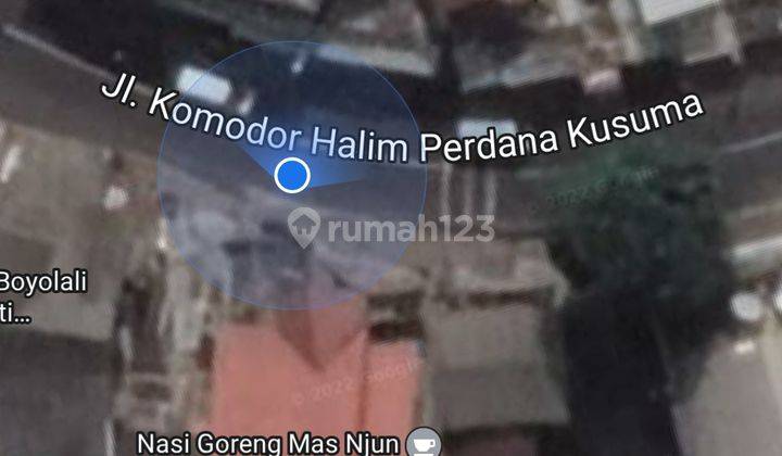 Dijual rumah di jalan komodor halim perdana kusuma, cocok buat kantor, mini market, gudang 3