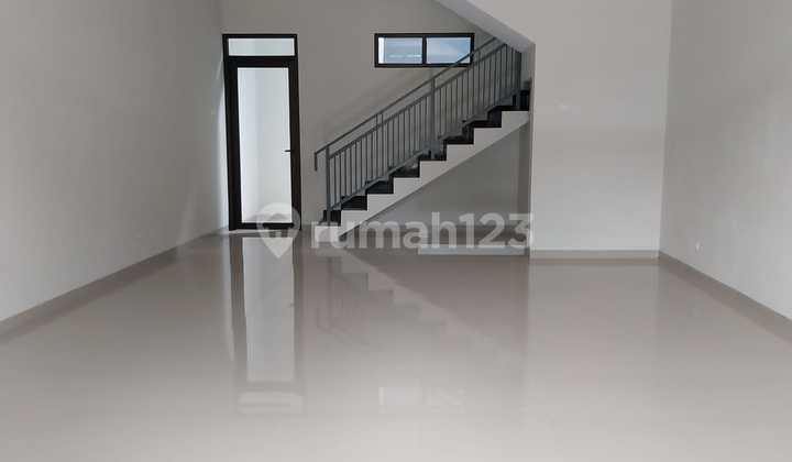 For Rent: Good Strategic Shophouse on Main Road Cisaranten Arcamanik, 6 Months Overcontract, 3 Floors For Rent: Good Strategic Shophouse on Main Road Cisaranten Arcamanik, 6 Months Overcontract, 3 Floors