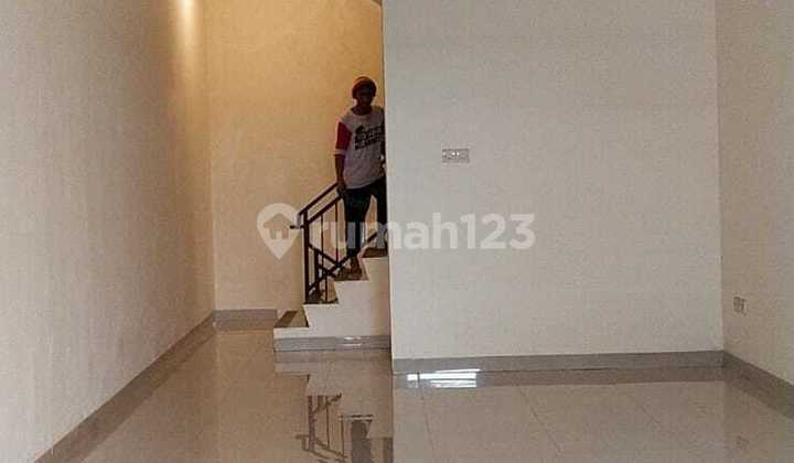 For sale, 3-Story Shophouse on Buahbatu Main Road, Bandung City. 1