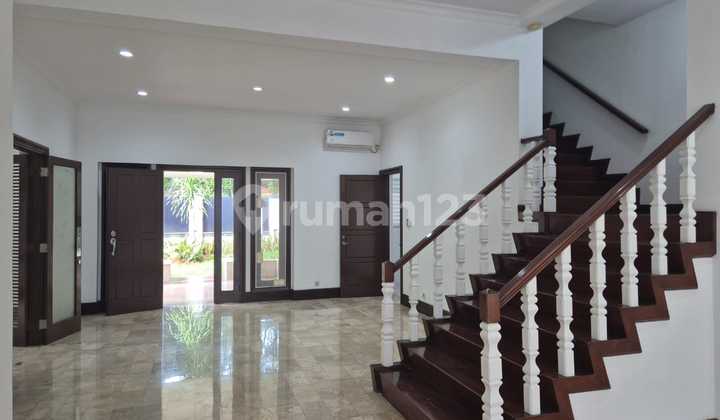 Disewakan Rumah Cantik dan Siap Huni di Jl. Dharmawangsa, Kebayoran Baru. 2