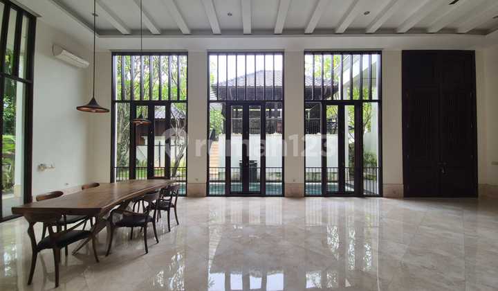 Luxury House for Sale in West Pejaten.