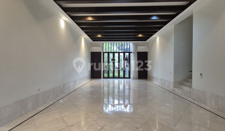 Disewakan Rumah Mewah, Cantik di Dalam Compound Dekat Kemang