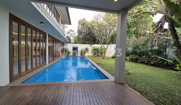 Disewakan Rumah di Compound Area Di Kemang ,5 kmr tidur & 1 study room, negotiable,  garden 1