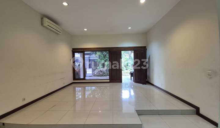 Disewakan Rumah di Kemang Dalam Area 2