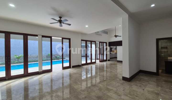 Disewakan Rumah Cantik dan Siap Huni di Jl. Dharmawangsa, Kebayoran Baru. Disewakan Rumah Cantik dan Siap Huni di Jl. Dharmawangsa, Kebayoran Baru.