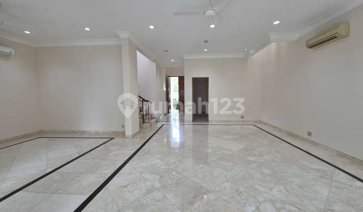 Disewakan Rumah Asri di Kemang