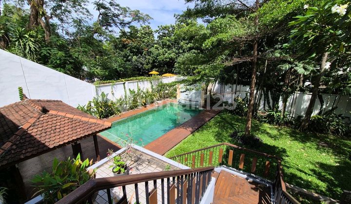 Disewakan Rumah Cantik dan Asri , Taman Luas, Negotiable di Cipete Perbatasan dengan Kemang. 2