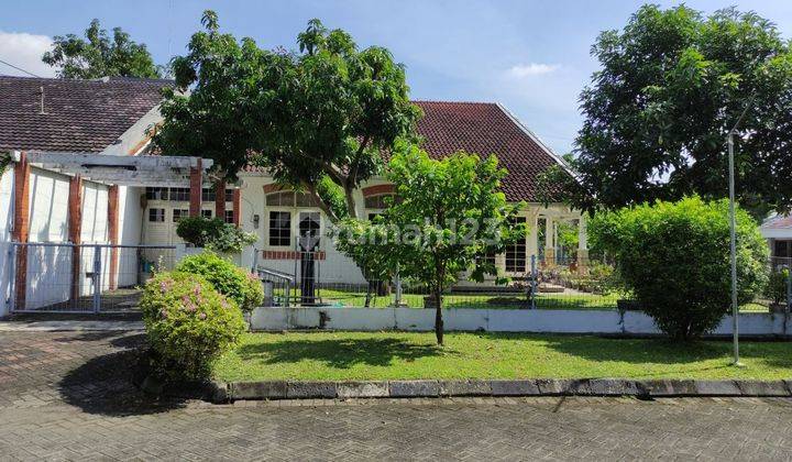 Rumah 2 Lantai Bagus furnish Dengan Barang Antik SHM di Darmo Sentosa Raya, Surabaya 2