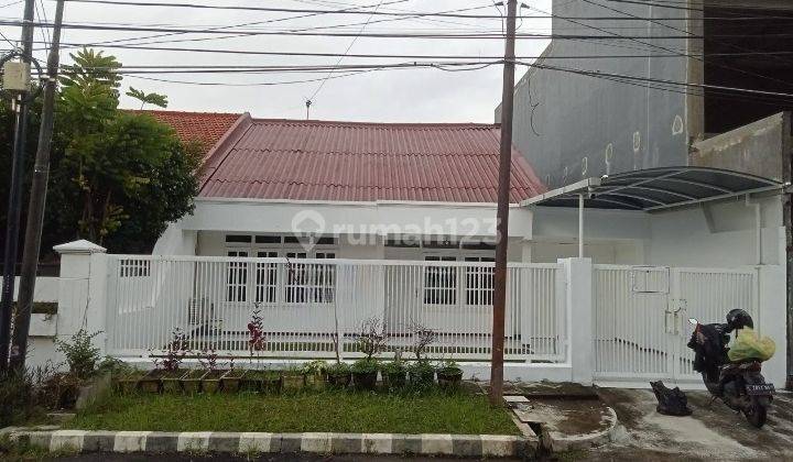 Rumah Bagus SHM di Darmo Permai Selatan, Surabaya 1