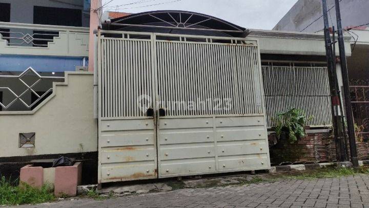 Rumah 2 Lantai Sudah Renovasi Siap Huni SHM di Simpang Darmo Permai, Surabaya 1