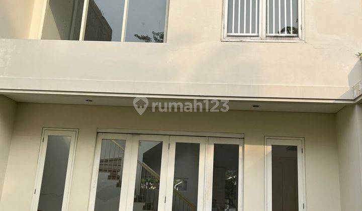 Rumah Disewakan SHM di Royal Residence, Surabaya 5
