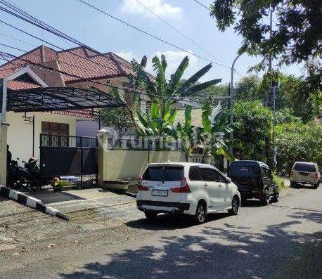 Rumah Bagus SHM di Darmo Baru, Surabaya 1