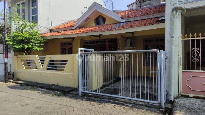 Rumah 2 Lantai Bagus SHM di Darmo Permai Utara, Surabaya 1