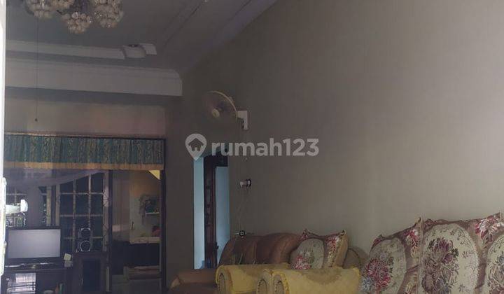 Rumah 2 Lantai Bagus SHM di Griya Kebraon Selatan, Surabaya 2