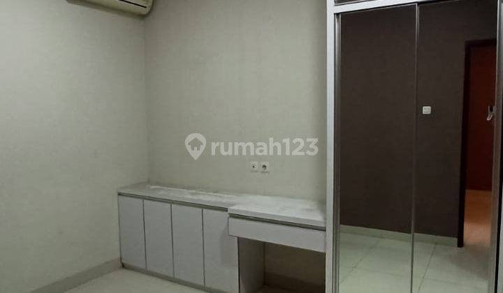 Disewa.rumah 2lt 4+1 Kamar Tidur Semi Furnished Di.kelapa.gading