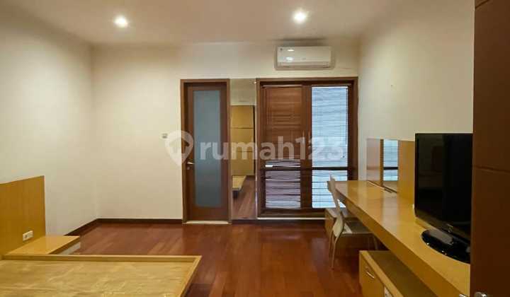 Minimalist 2.5-Story House in Kelapa Gading 2