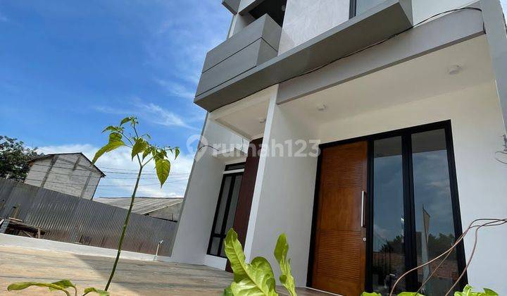 Dijual Rumah Baru Mewah 2 Lt Design Scandinavian di Lubang Buaya Jakarta Timur 1