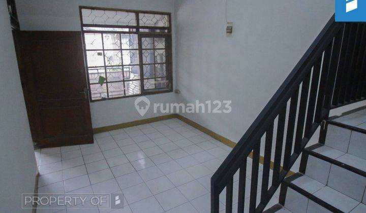 Fengshui Bagus, Baru Selesai Renovasi! Tinggal Dan Usaha 1,5 Lantai Di Taman Holis Indah , Harga Bagus! 2