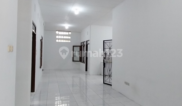 Ready to Occupy, Spacious, Suitable for a Large Family, Strategic Location Near Schools and TKI Culinary Centers