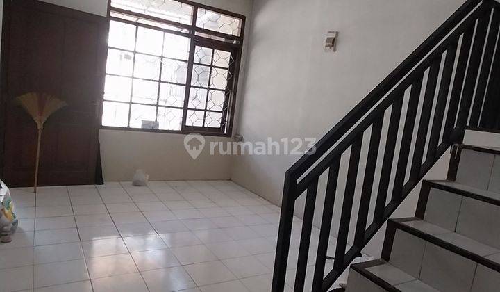 Baru Selesai Renovasi! Tinggal Dan Usaha 1,5 Lantai Di Taman Holis Indah , Harga Dan Fengshui Bagus!  1