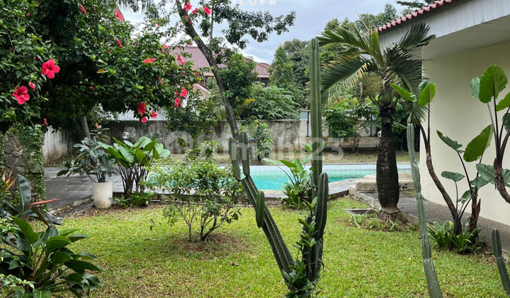 For Rent: Hook House can be used for Office Large Parking Area Kemang 2