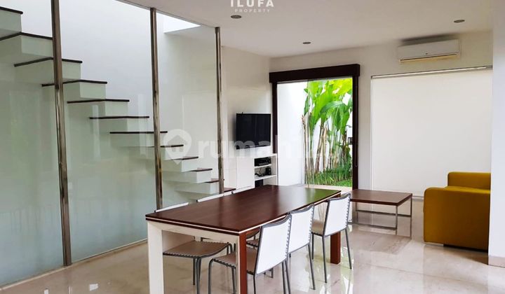 Disewakan Townhouse Premium. Kondisi Bagus, Furnished 2