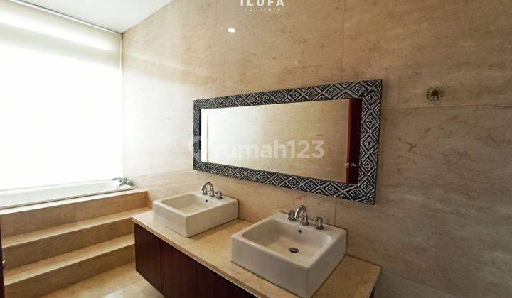 Disewakan Townhouse 3 Lantai kondisi bagus, furnished 1