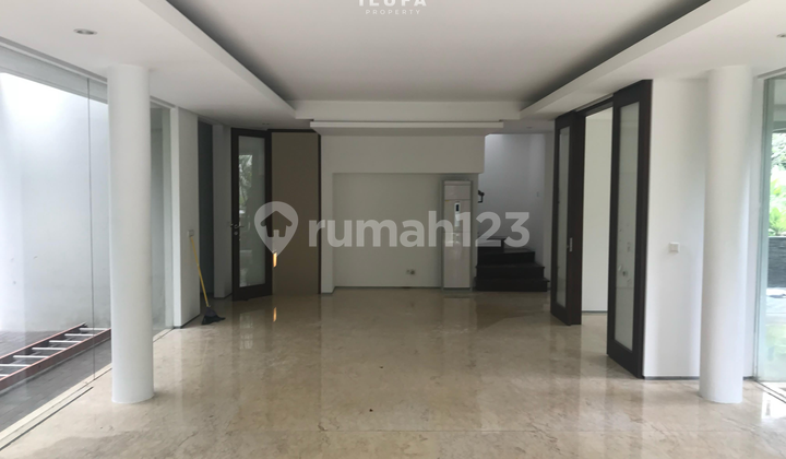 Disewakan Townhouse Area Kebayoran Baru 3Br Lokasi Strategis 2