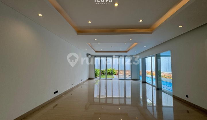 For Rent 5-Bedroom Townhouse in Pejaten Strategic Area Near AIS 2