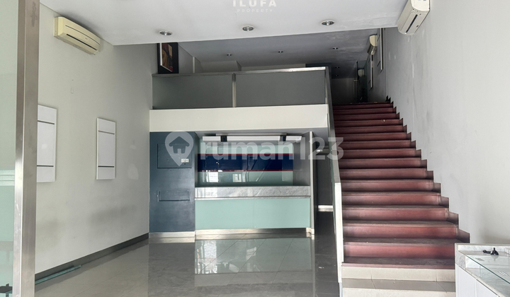 Disewakan Ruko Bekas Bank Lokasi Strategis Kemang Raya