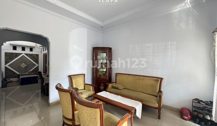 For Rent House Suitable for Office Strategic Transit Access For Rent House Suitable for Office Strategic Transit Access