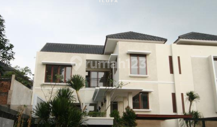 Disewakan Townhouse Lingkungan Asri 4br Area Ampera Kemang