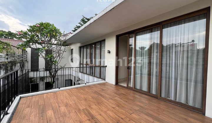 Disewakan Townhouse Asri Furnished Lokasi Strategis Ampera