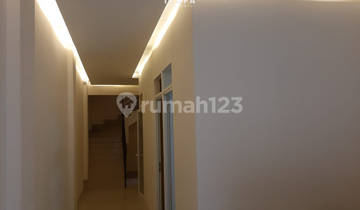 For Rent 3-Story Shophouse Suitable for Salon F&B in Kemang Area For Rent 3-Story Shophouse Suitable for Salon F&B in Kemang Area