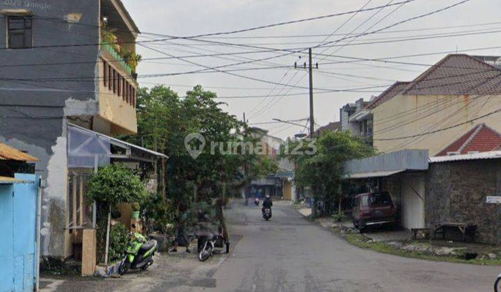 Rumah tua murah  SHM Timur di Padmosusatro 2