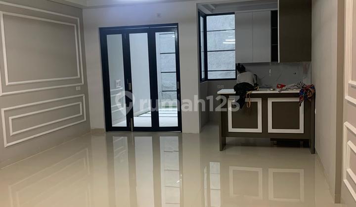 Rumah Brand New dengan Desaingmenarik Harga Murah 2,5 Lantai di Gading Griya Residence