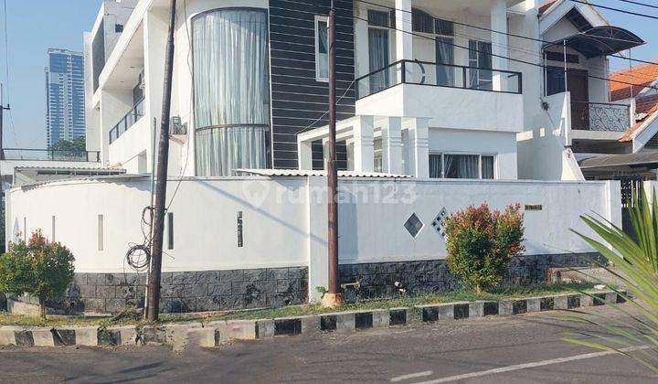 Rumah Mewah Full Furnish di Dharmahusada 2