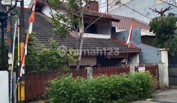 Rumah 2 Lantai Jalan Luas Cocok Utk ******** Lrt/becak Kayu/kuliner Galaxy Sekolahan Kesehatan Kolam Renang  2