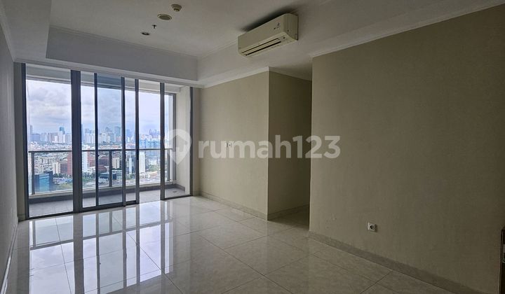 Disewakan 3+1 Bedroom Apartemen Taman Anggrek Resideces 2