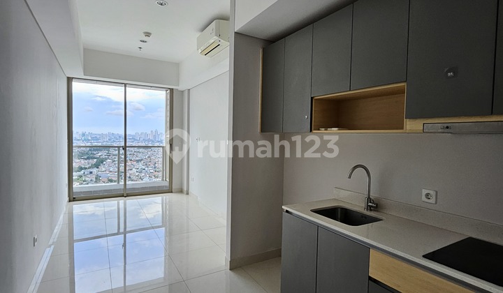For Rent 3 Bedroom Semi-Furnished Apartment Taman Anggrek Residences