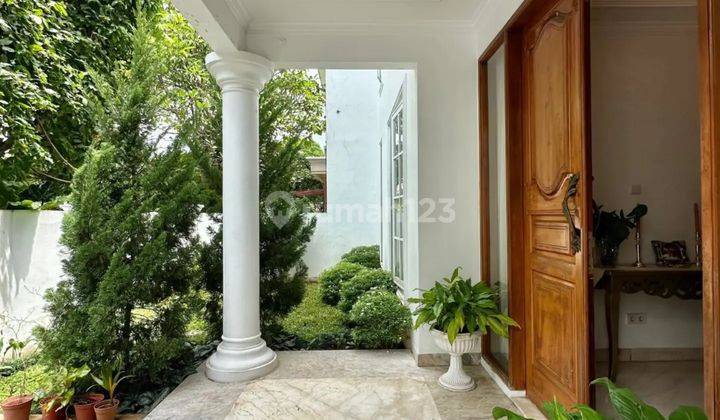 MODERN CLASSIC HOUSE LEBAK BULUS DALAM KOMPLEK SHM 2