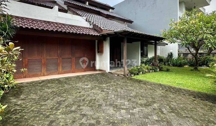 Rumah Di Kebayoran Baru 2 Lantai Shm Bagus Utara 1