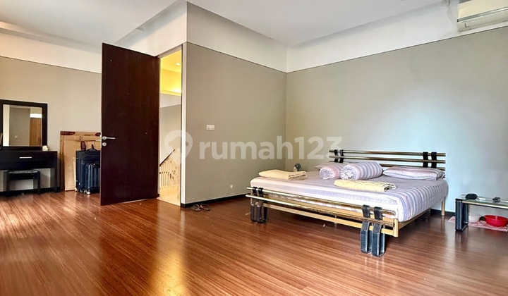 Bebas Banjir, Rumah, 2 Lantai, SHM, bisa KPR, 2