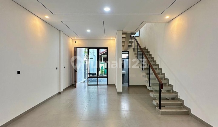 Rumah Bagus SHM di Pasar Minggu