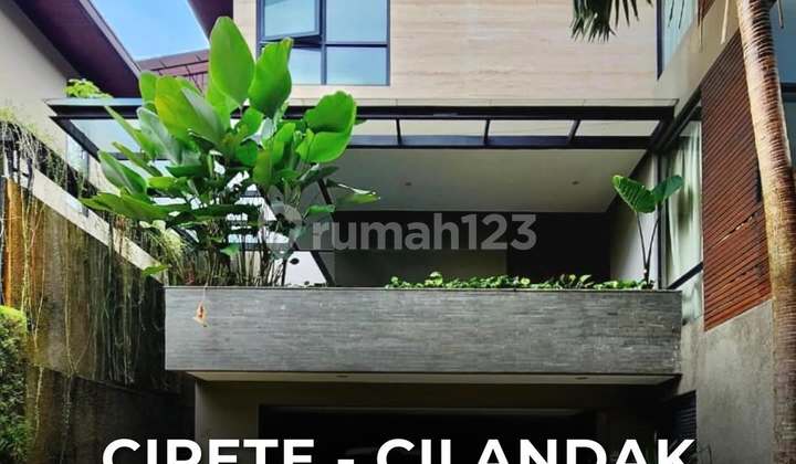 Bisa KPR, Rumah, 3 Lantai, SHM, Ada di Lingkungan Islami,