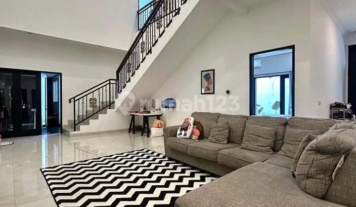 Bisa KPR, Rumah, 2 Lantai, SHM, Bebas Banjir, 2